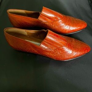 Bandolino leather loader / dress flat. Leather size 8 made in Brazil